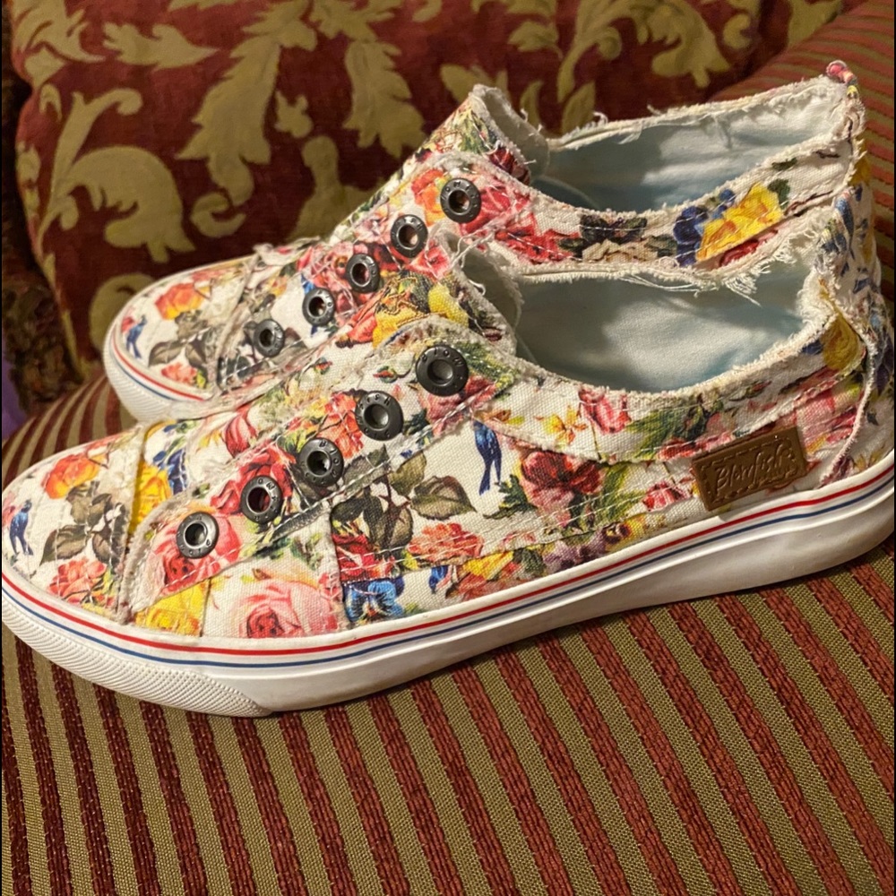 Canvas slide ons.